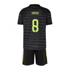 Real Madrid Toni Kroos #8 Tredjeställ Barn 2022-23 Korta ärmar (+ Korta byxor)